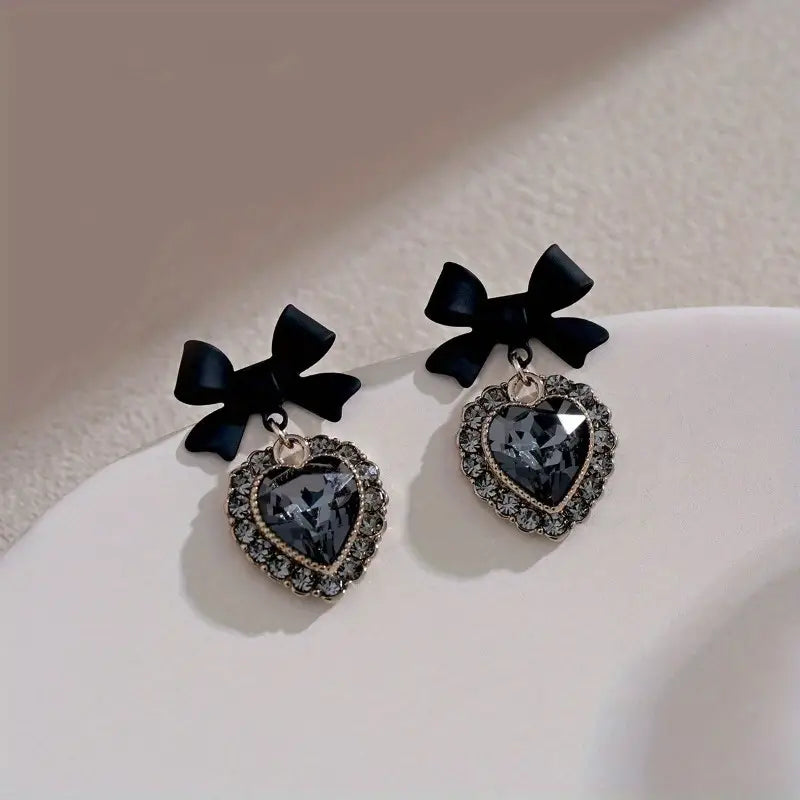 Aretes Corazón Vintage – Elegancia con Encanto Romántico