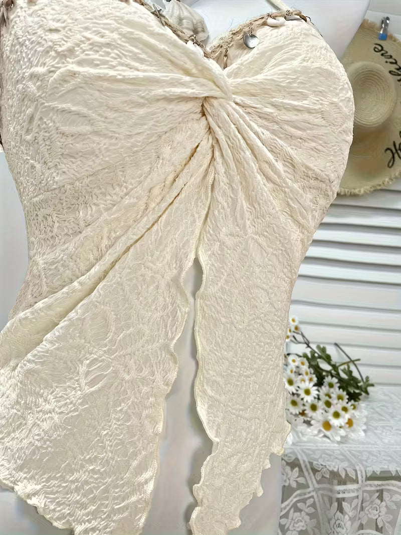 Top Boho Chic para Mujer – Beige con Dije de Concha y Escote Twist con Lazo Frontal