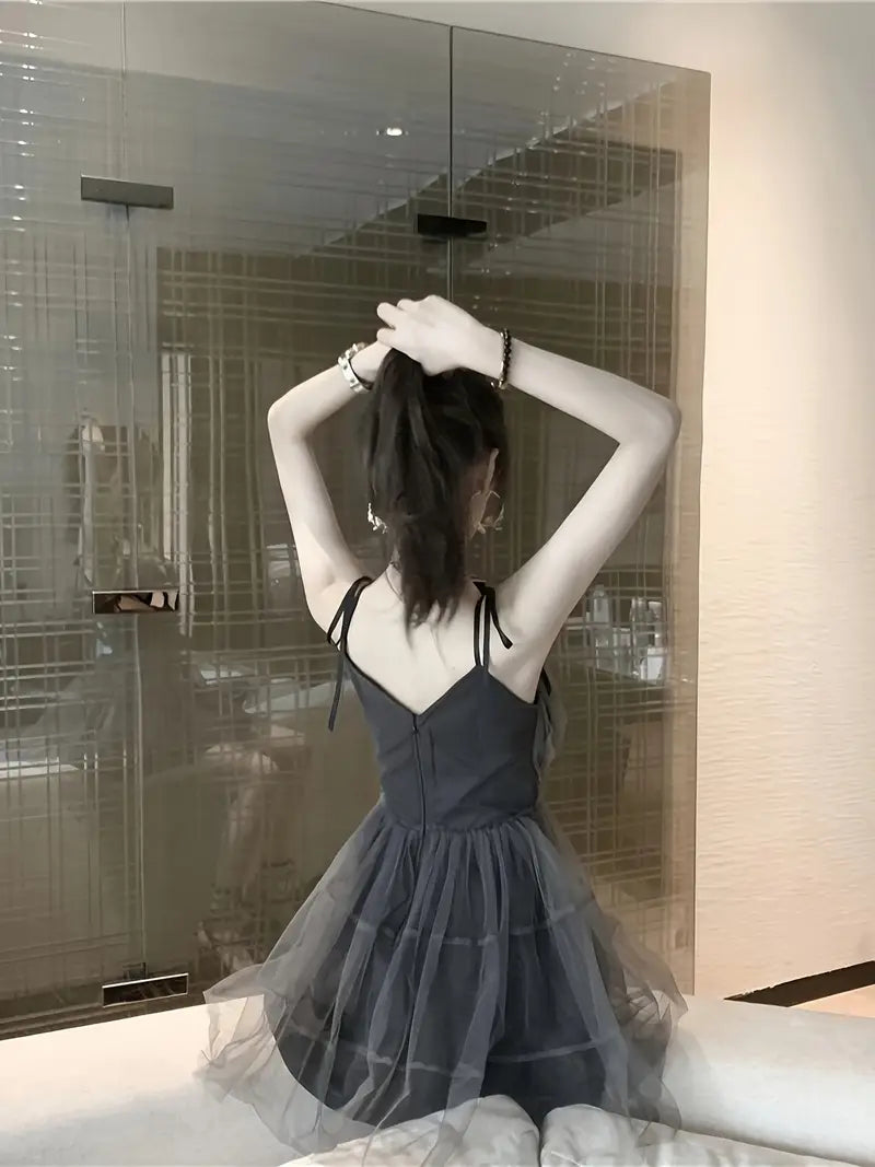 Vestido Gótico Punk Mini sin Mangas con Cuello en V y Detalles de Malla