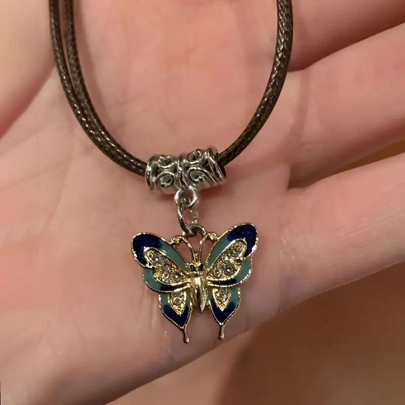 Collar de Mariposa Vintage con Gemas Brillantes