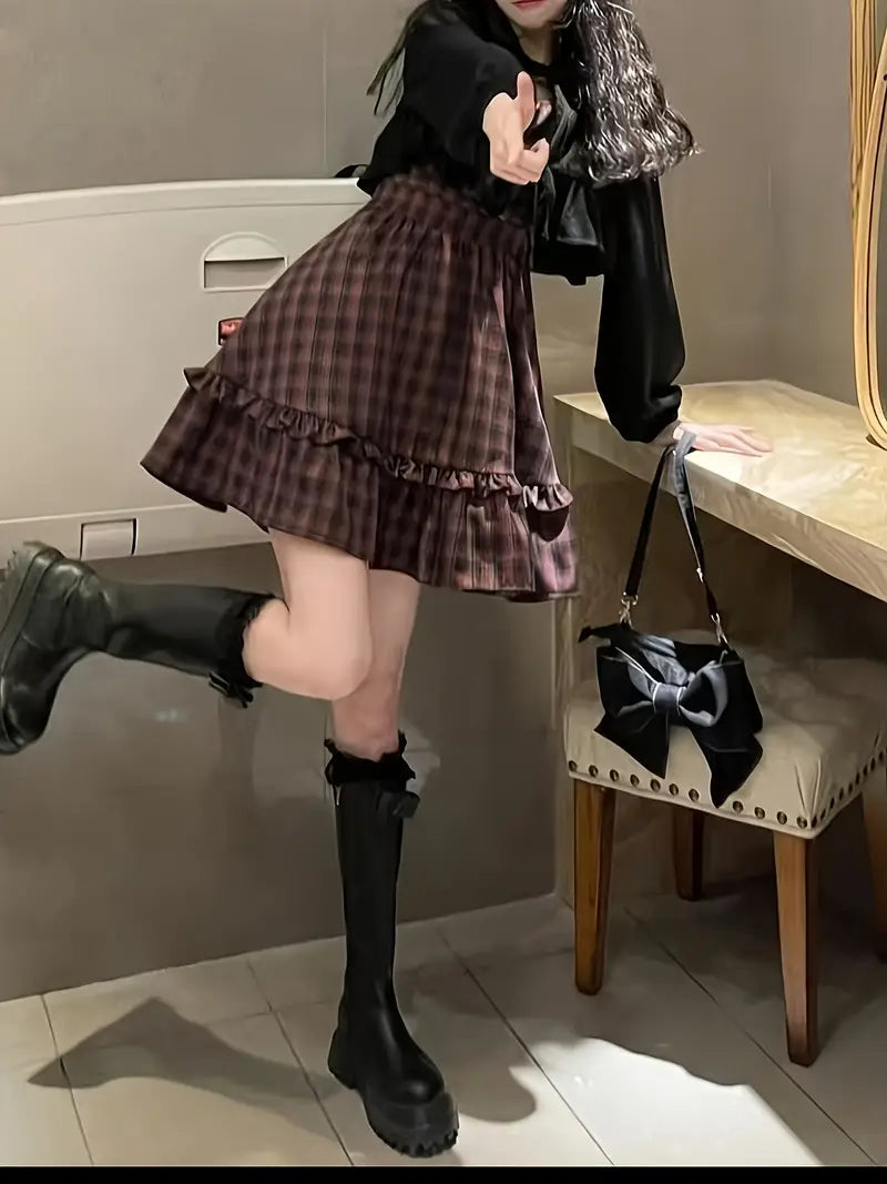 Conjunto Dúo Boho Sweet – Chaqueta Negra + Vestido a Cuadros Rojos