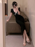 Vestido Largo Elegante con Escote Profundo en V y Lazo Frontal