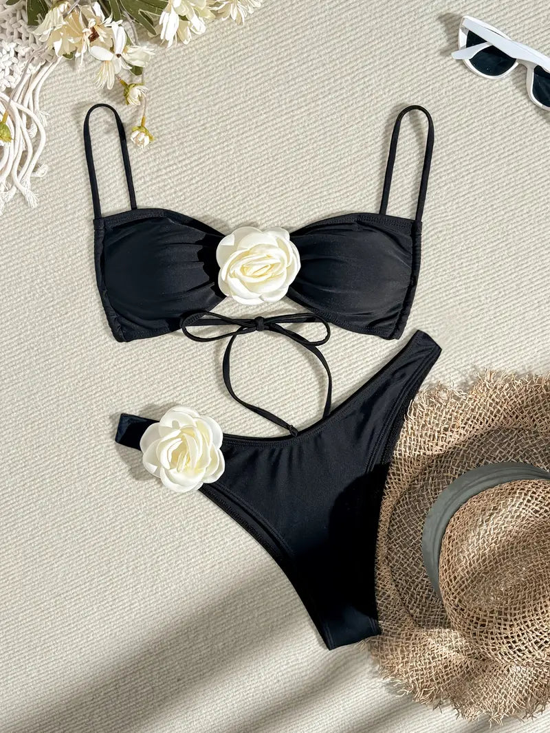 Conjunto de Dos Piezas Sin Tirantes con Flores 3D – Elegancia y Sensualidad Moderna