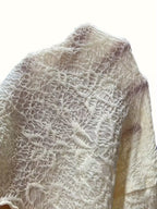 Top Boho Chic para Mujer – Beige con Dije de Concha y Escote Twist con Lazo Frontal