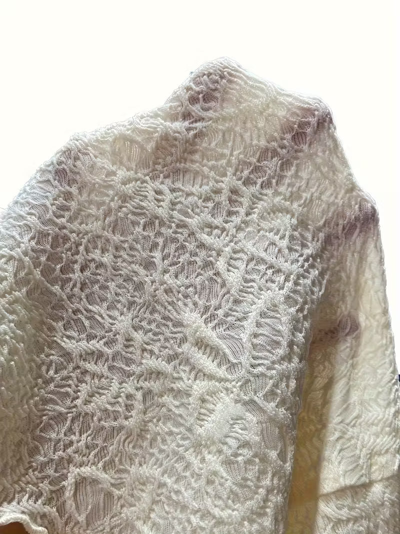 Top Boho Chic para Mujer – Beige con Dije de Concha y Escote Twist con Lazo Frontal