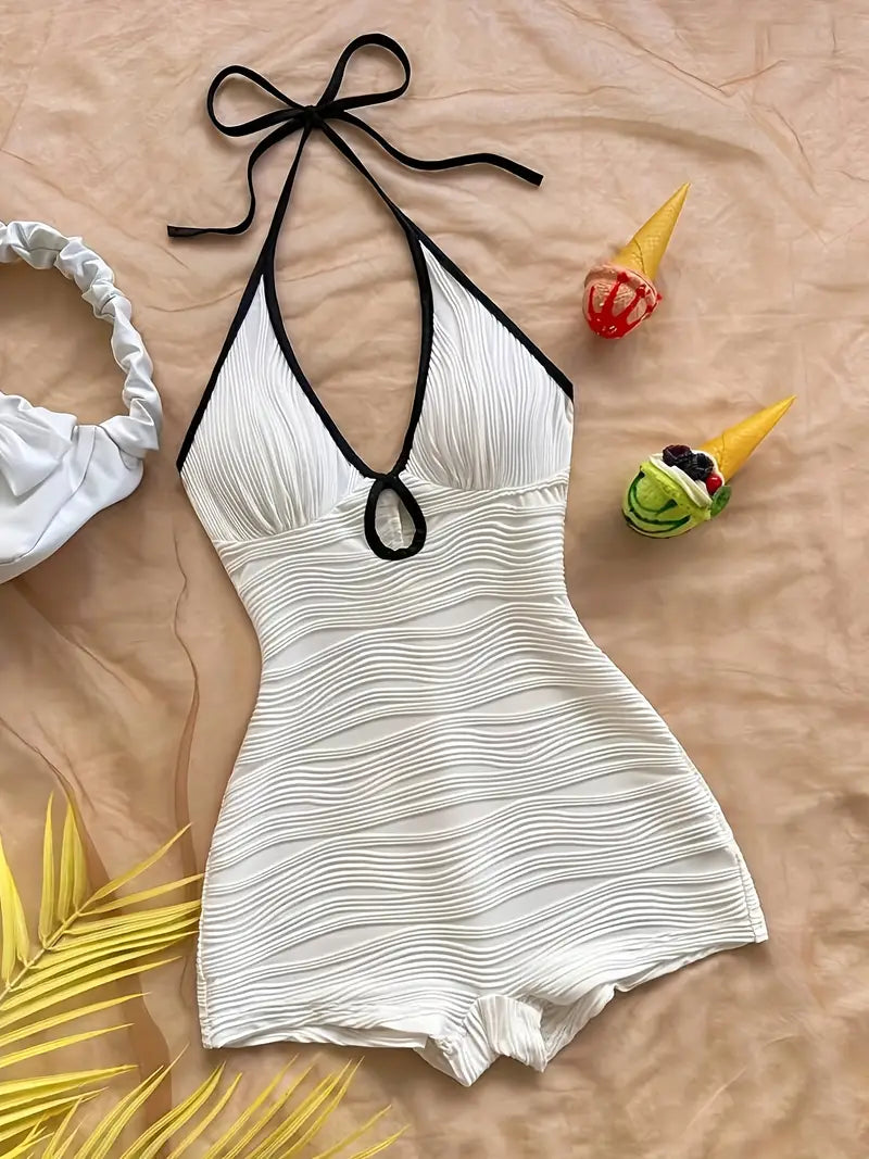 Mono Elegante con Cuello Halter en V Profundo – Contraste Blanco y Negro