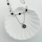 Set de Collar y Aretes de Rosas Negras con Zirconias – Joyería Elegante y Sofisticada para Mujer