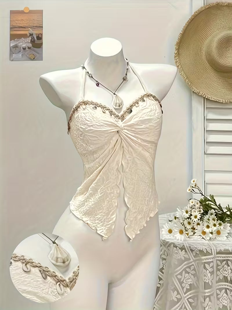 Top Boho Chic para Mujer – Beige con Dije de Concha y Escote Twist con Lazo Frontal