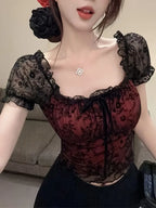 Blusa Sexy con Hombros Descubiertos y Cordones – Cuello Cuadrado y Mangas Acampanadas