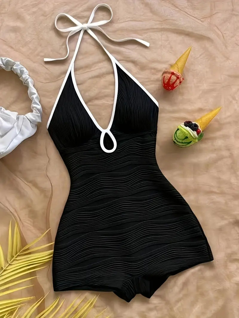 Mono Elegante con Cuello Halter en V Profundo – Contraste Blanco y Negro