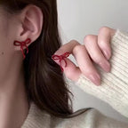 Pendientes Vintage de Lazo Rojo Vino – Elegancia Dulce y Atemporal
