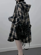 Blusa Coreana de Moda para Mujer – Camisa a Cuadros Blanco y Negro, Manga Larga con Botones, Estilo Chic y Versátil