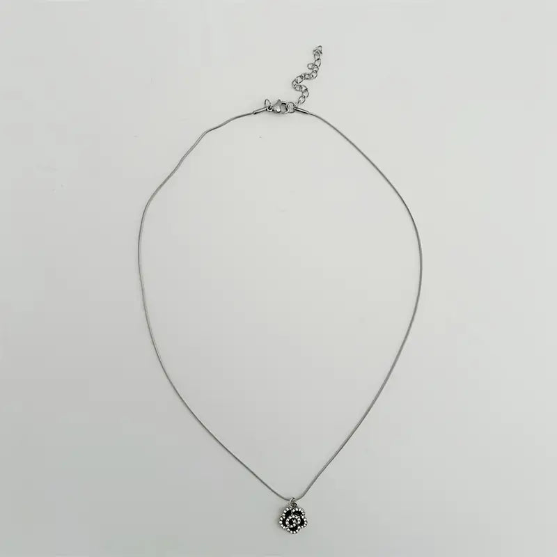 Set de Collar y Aretes de Rosas Negras con Zirconias – Joyería Elegante y Sofisticada para Mujer