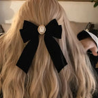 Lazo de Terciopelo con Flor y Perla — Elegancia Vintage para tu Cabello