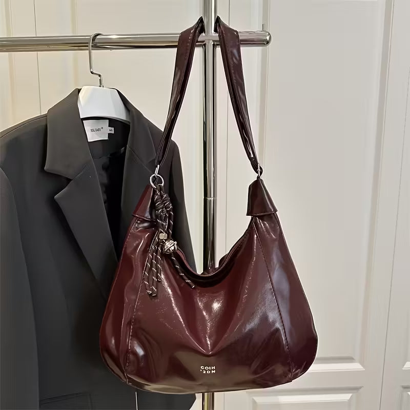 Bolso de Mano y Bandolera Brillante para Mujer – Correa Ajustable y Herrajes Dorados