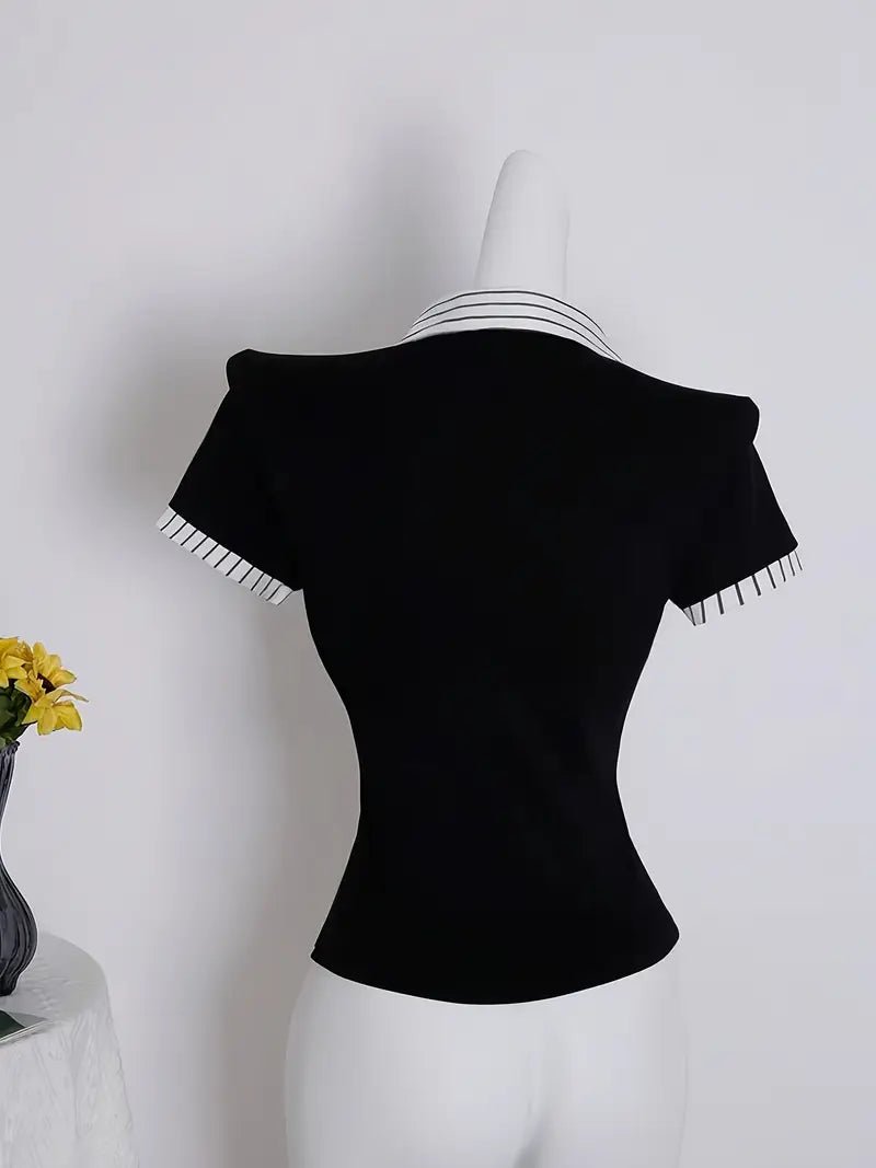 Blusa de Manga Corta Estilo Y2K con Cuello y Puños a Rayas — Camisa Abotonada Femenina y Versátil para Todas las Estaciones - BAKONE