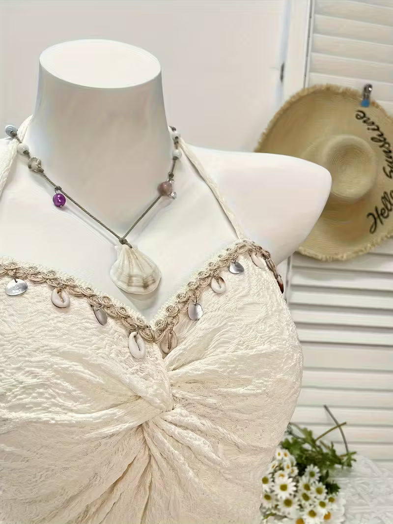 Top Boho Chic para Mujer – Beige con Dije de Concha y Escote Twist con Lazo Frontal