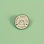 Pin “Siempre Dormido” – Pin de Esmalte Redondo Estilo Lindo