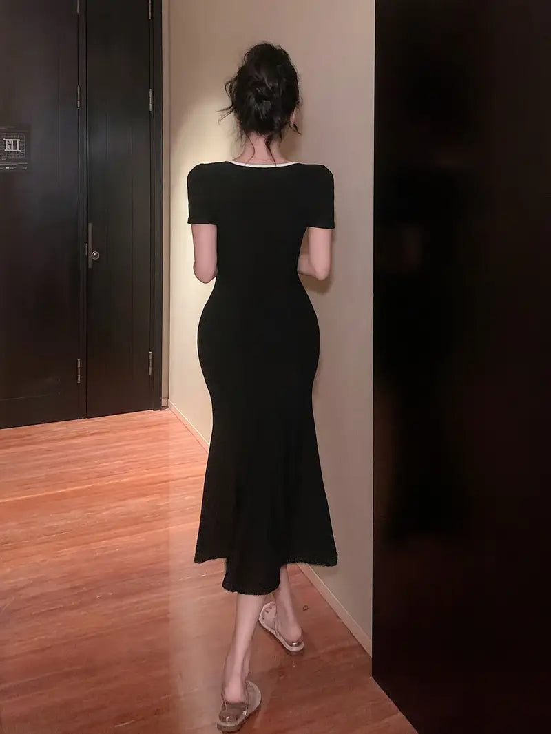 Vestido Largo Elegante con Escote Profundo en V y Lazo Frontal