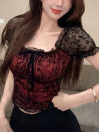 Blusa Sexy con Hombros Descubiertos y Cordones – Cuello Cuadrado y Mangas Acampanadas