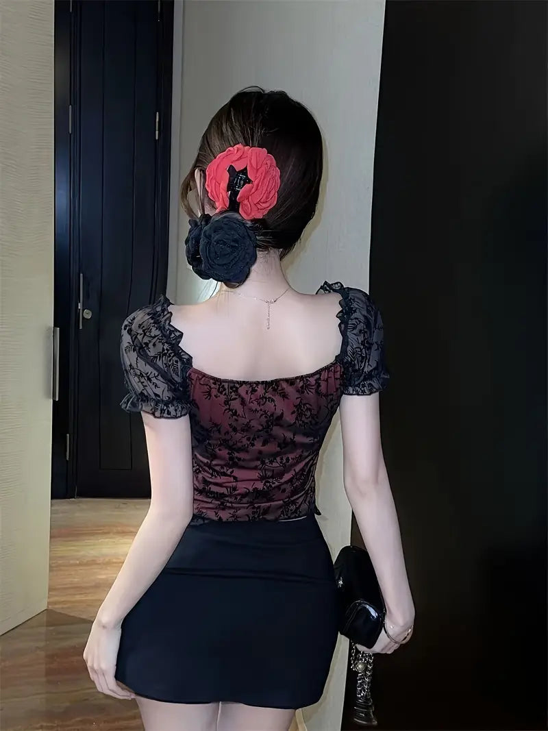 Blusa Sexy con Hombros Descubiertos y Cordones – Cuello Cuadrado y Mangas Acampanadas