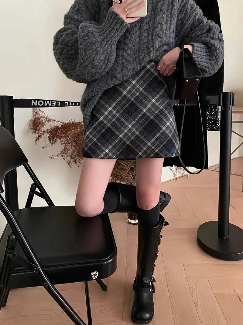 Falda A - Line a Cuadros para Mujer – Estilo Chic y Atemporal - BAKONE