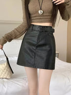 Falda de Cuero Sintético Negra con Cinturón – Tiro Alto y Corte Entallado A - BAKONE