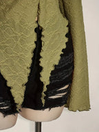 Top Asimétrico con Ribete de Lechuga — Estilo Y2K Moderno y Femenino - BAKONE