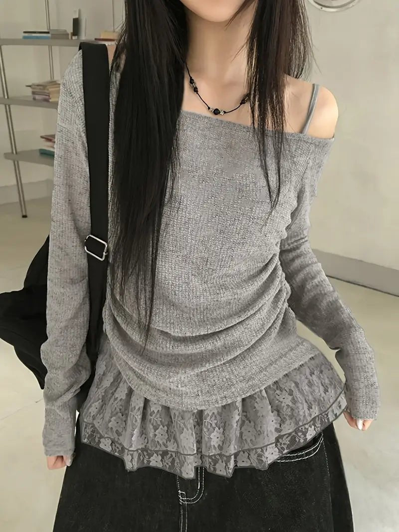Top Corto de Manga Larga con Encaje Negro y Volantes Superpuestos – Estilo Y2K - BAKONE