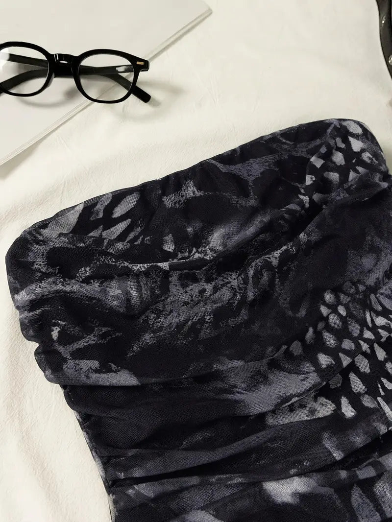 Top Corto sin Tirantes con Estampado de Leopardo Acuarela — Estilo Y2K con Volantes en Capas y Toque Moderno - BAKONE