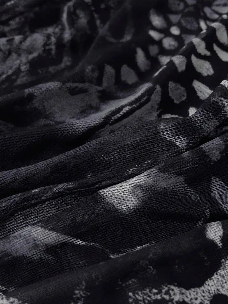 Top Corto sin Tirantes con Estampado de Leopardo Acuarela — Estilo Y2K con Volantes en Capas y Toque Moderno - BAKONE