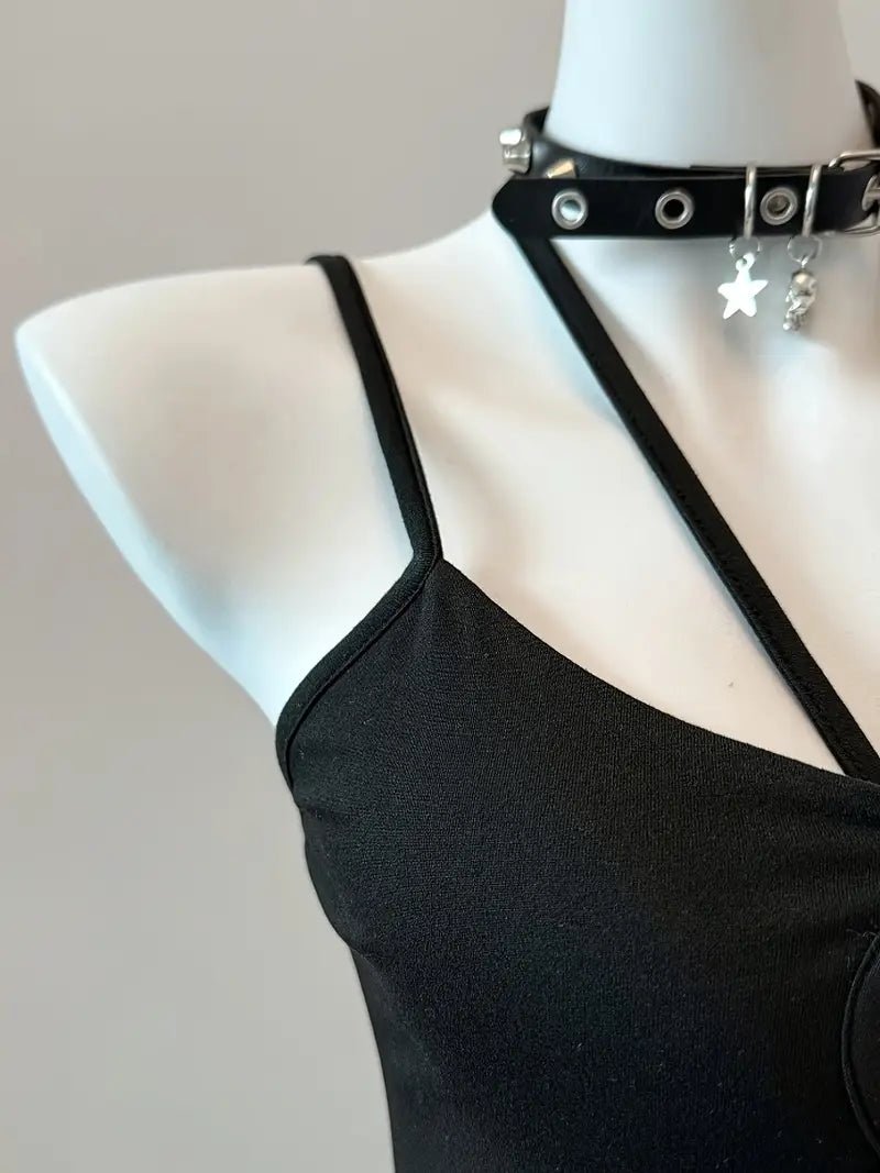 Top de Mujer Negro Asimétrico con Botones Metálicos y Tirantes Spaghetti - BAKONE